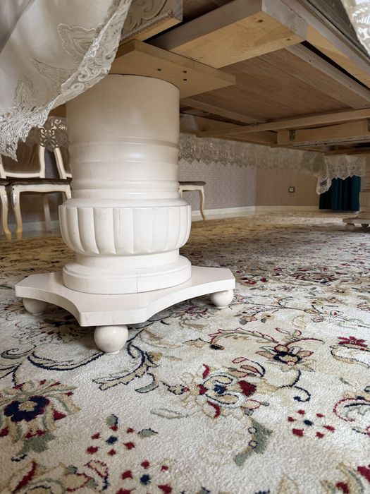 Стол со стульями