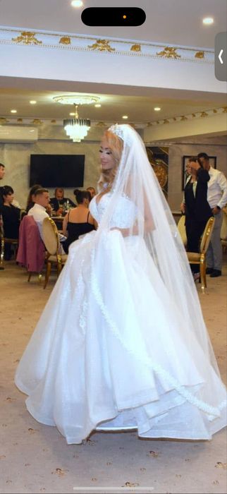 Vand rochie ce mireasa