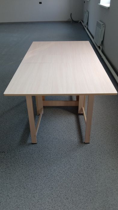 Продаю стол книжка