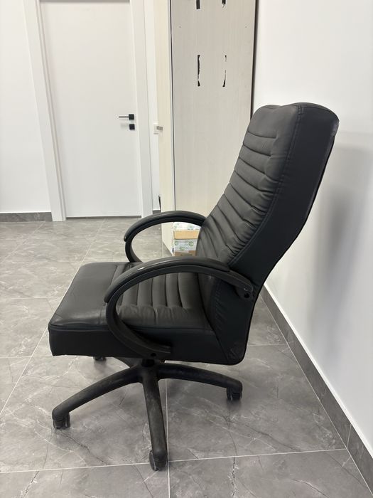 Офисное кресло продам