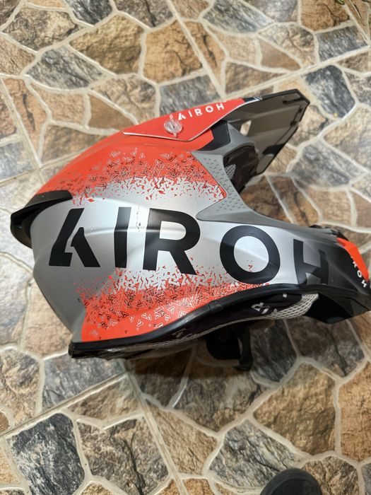 Airoh twist M Размер
