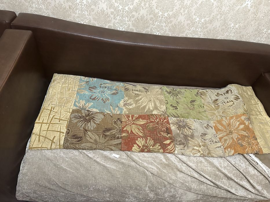 Б/у диван для зала