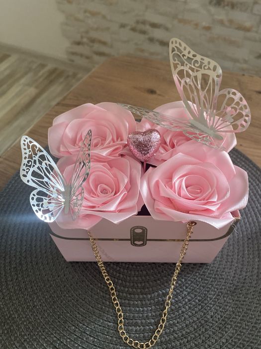 Букети от ръчно изработени вечни рози от сатен