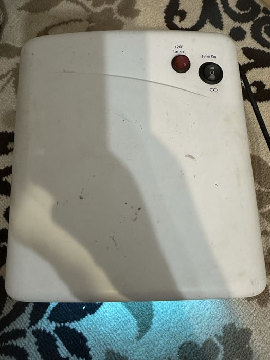 Продам лампу для ногтей.