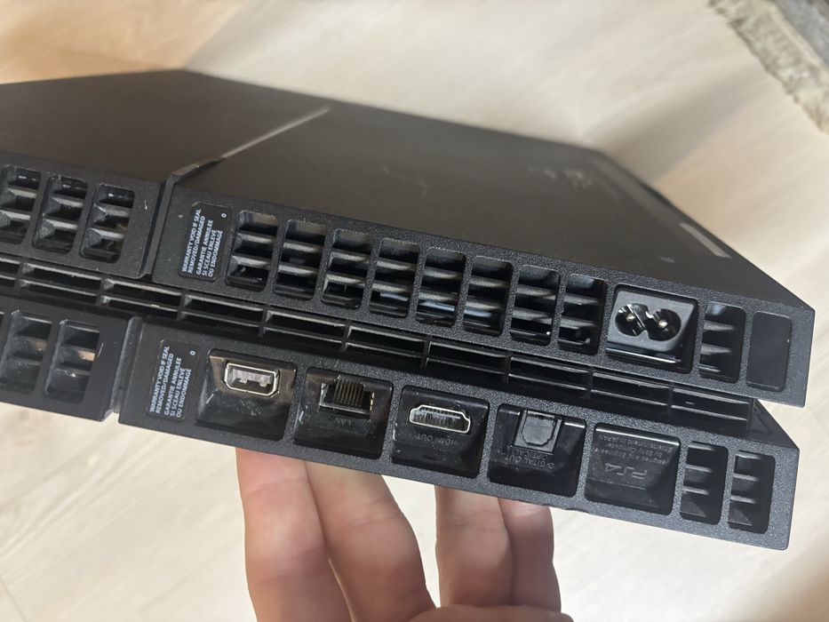 Pplaystation 4 cu 2 controlere