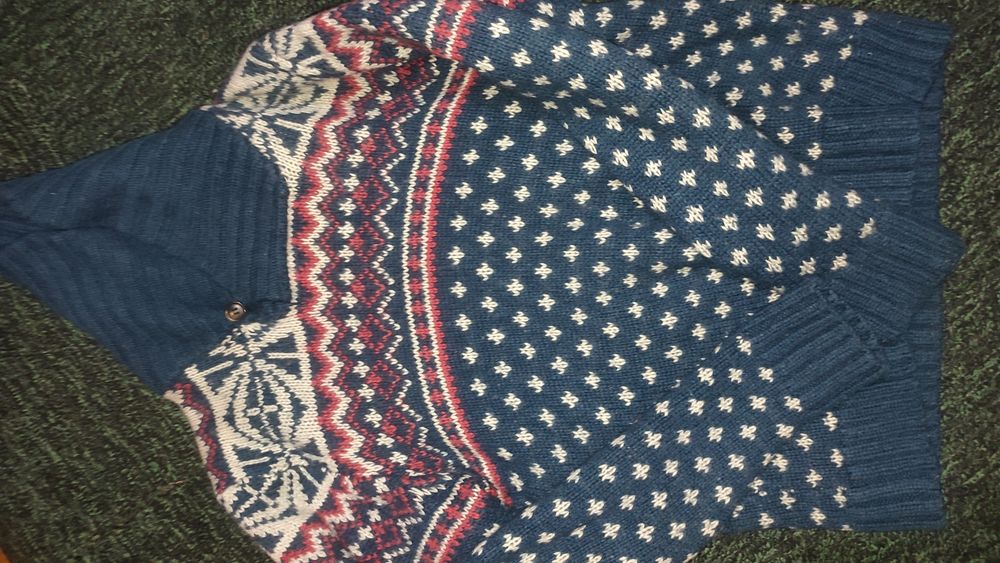 Шерстяной свитер