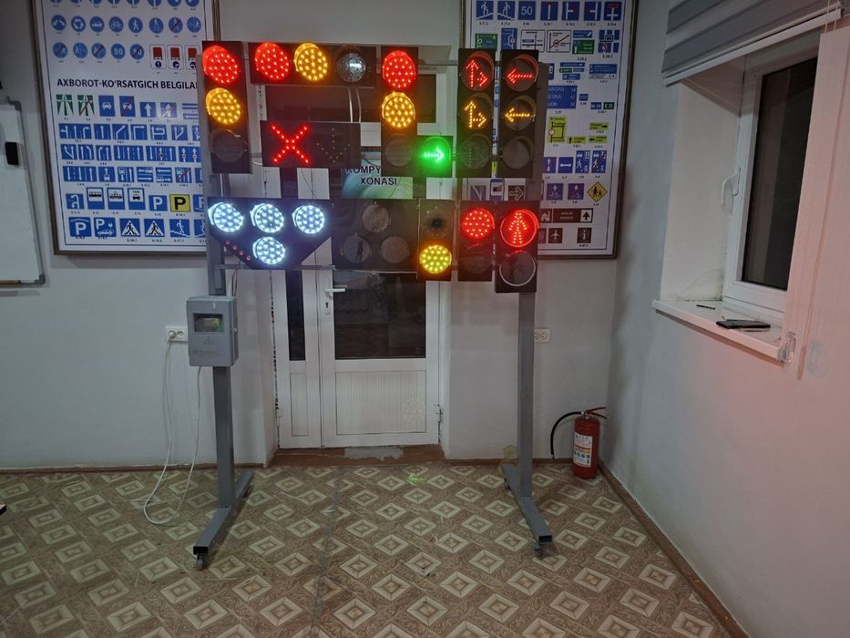 Svetoforlar va yoʻl belgilari tayyorlash