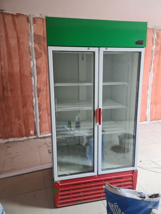 Холодильник стеклянный