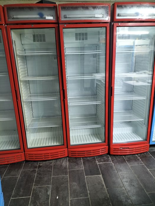 Холодильник стеклянный