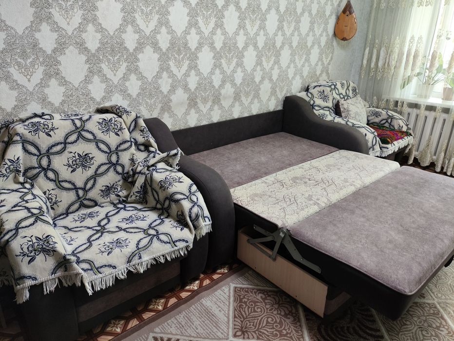 Продается Диван с двумя креслами