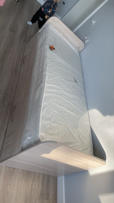 Детская кровать с матрасом