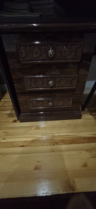 Спальный гарнитур сотилади.