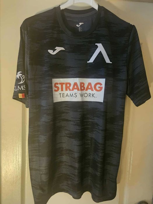 Фланелки на Левски