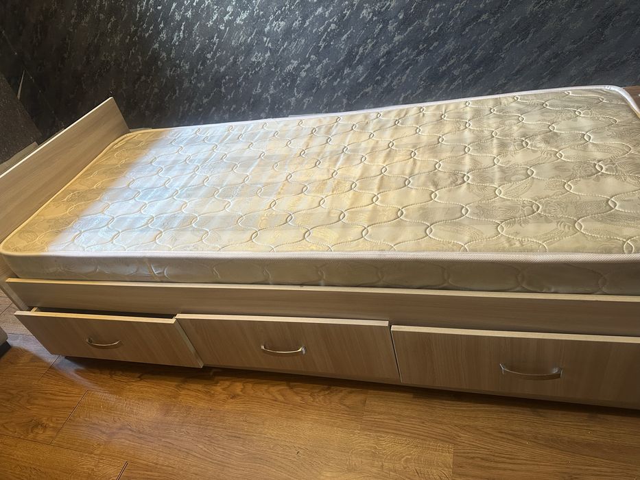 Кровать детскиую