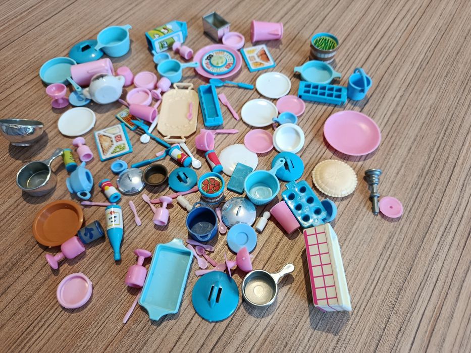 Lot super accesorii pentru bucătărie păpuși pahare oale cratițe Tavi