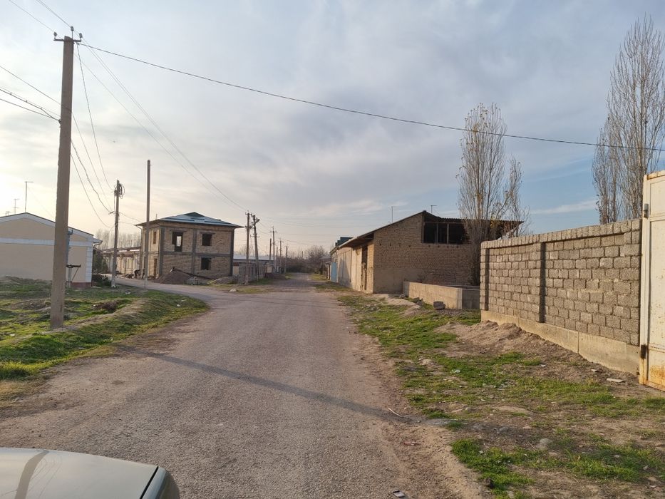 Uy sotiladi 6 sotix.