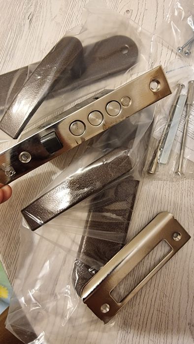 Продам замок резной