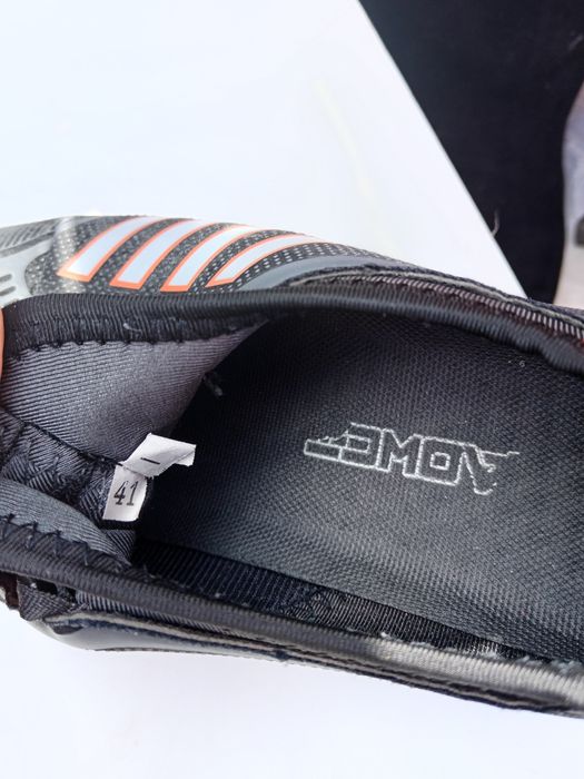 Продам кроссовки