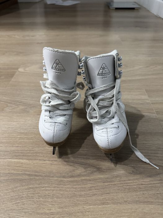 Коньки для девочки 3-4 года