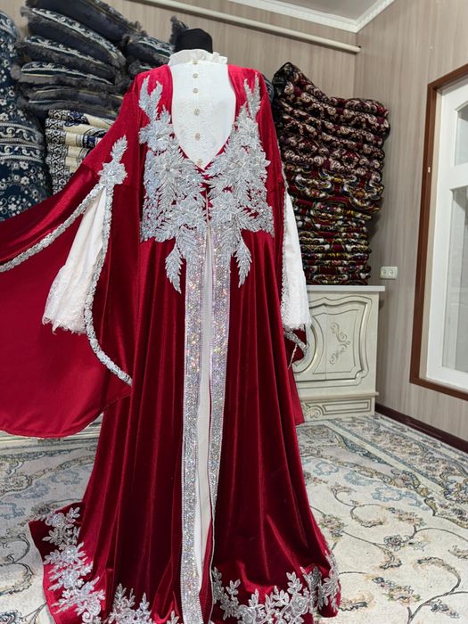 Ansambl kelin salom uchun sotiladi