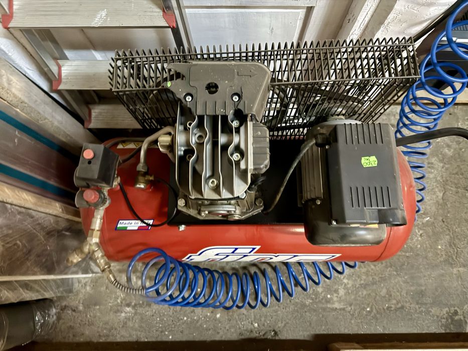 Vând compresor 100 l impecabil