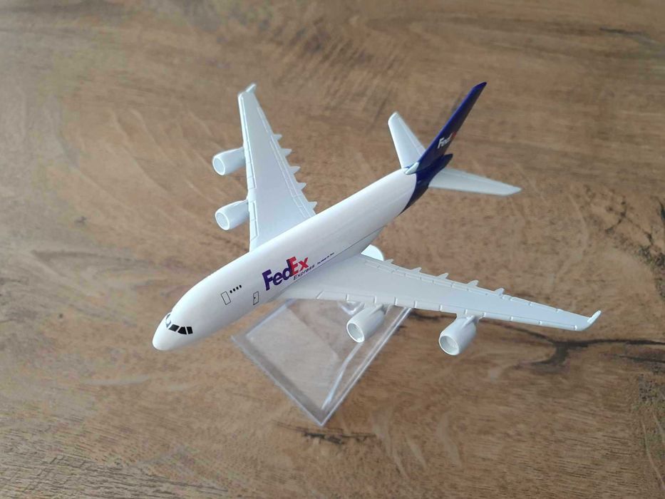 Macheta metalica de avion curierul FedEx | Perfect pt cadou