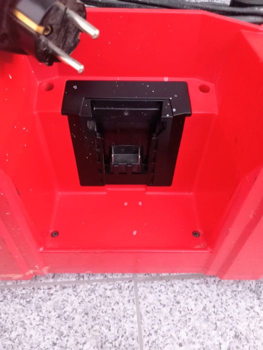 Milwaukee M18 JSR Строително радио