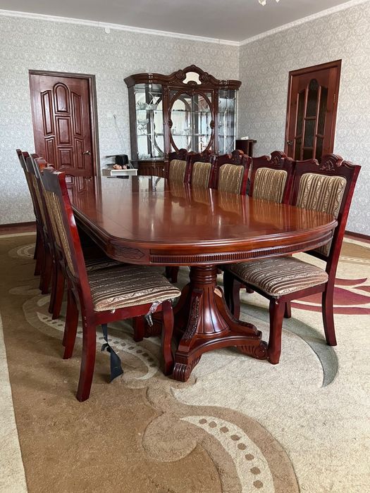 Гостинный стол со стульями