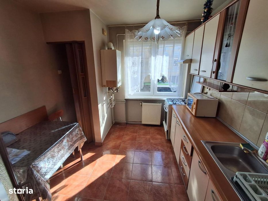 Chirie apartament 2 camere decomandate etaj 1 , zona Centrala