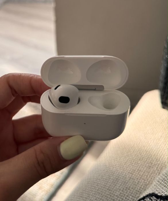 Наушники AirPods