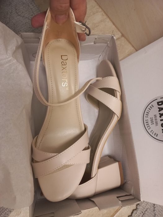 Sandale nude/bej deschis dama, mas. 40.5, cu bareta si toc gros