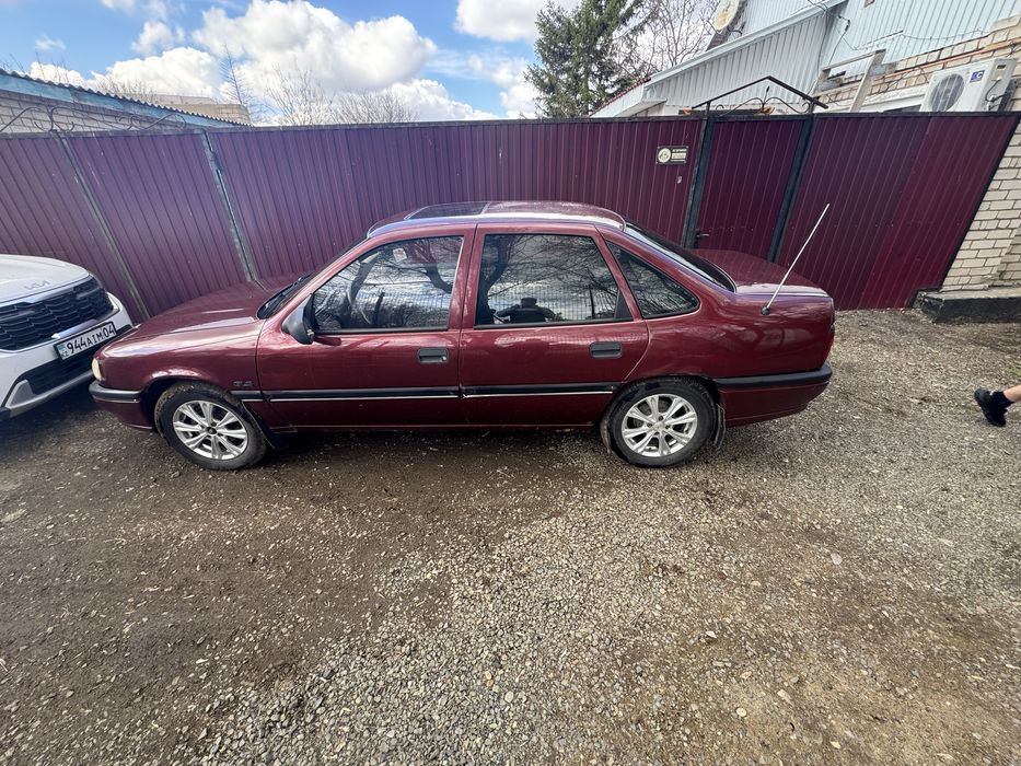 Opel vectra бордовый цвет .