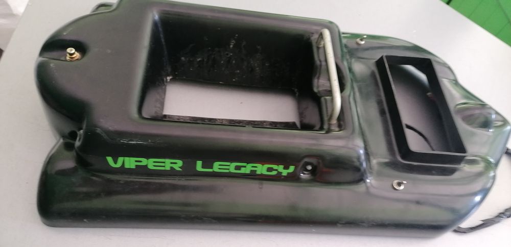 Корпус за лодка за захранка