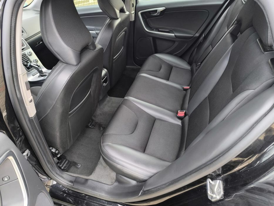 Volvo v60, 231 cp, D5 editie limitata, plug-in hybrid, an fab.2017