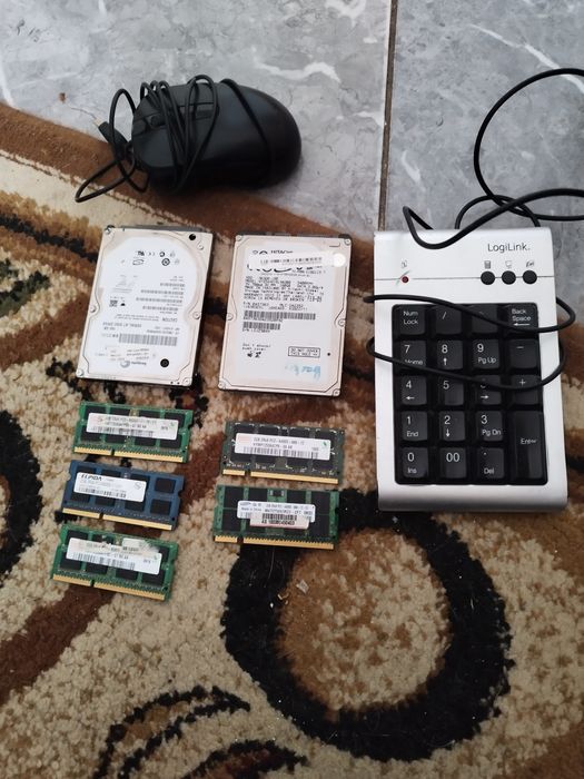 Vind hard ,laptop ,sata 160 GB,plăcute 2 gb DDR3 /8500 mhz,2 GB DDR2.
