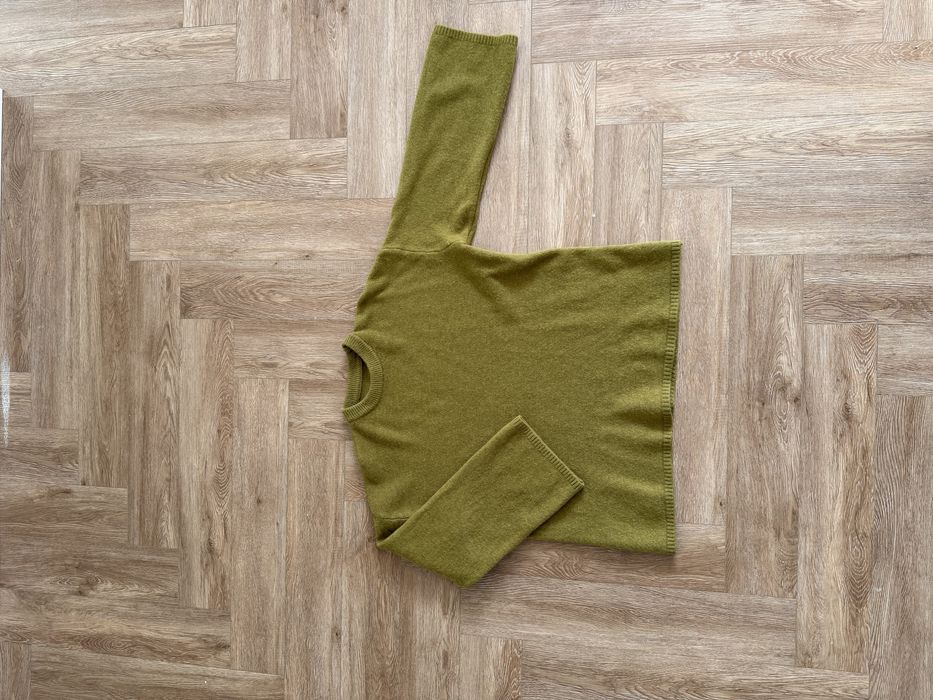 Зеленый свитер ван сайз