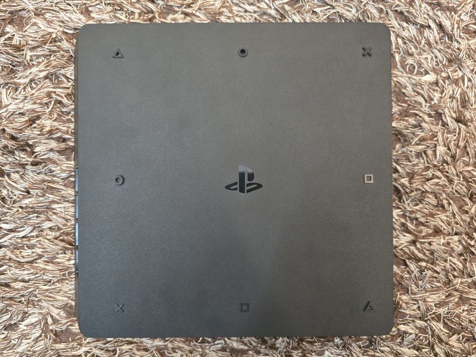 PS4 Slim 1 TB cu 2 controllere si 6 jocuri ( PlayStation 4 Slim )