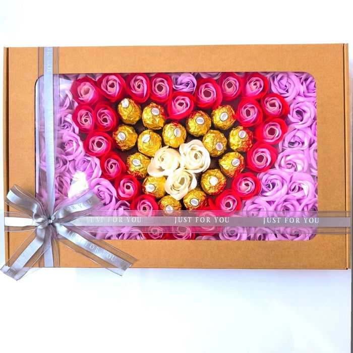 Луксозен подарък от сапунени цветя и бонбони, св.Валентин, Рожден ден