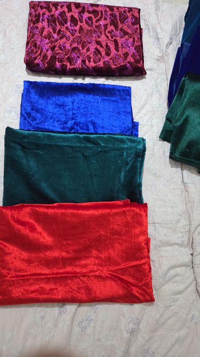 Продам ткани, отрезы по 2м; бархат,  велюр.
