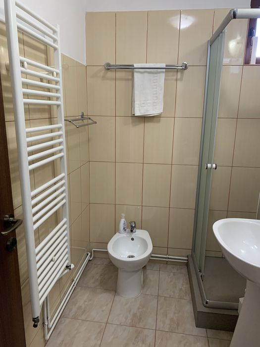 Apartament cu 3 camere de vânzare în Curtea de Argeș