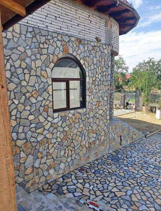 Vand si montez Piatră Naturală de Grecia  pret 60 lei m2 fără montaj.