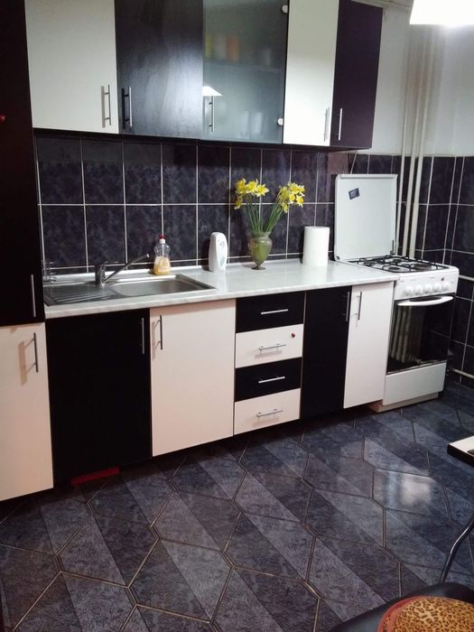 Vand Ap 1 camera, str Banu Maracine, cu chirias inclus  250 E - luna