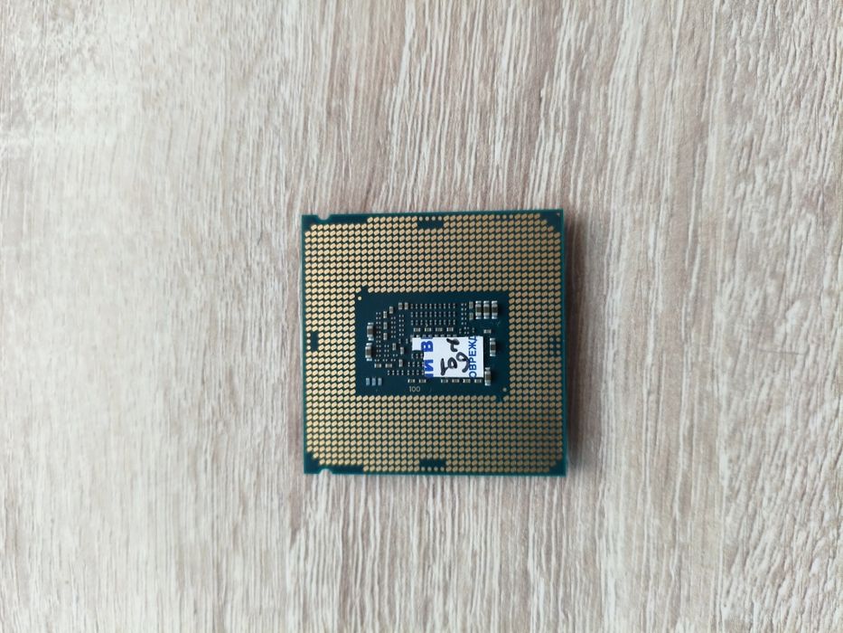 Процессор Intel Core i3-8100