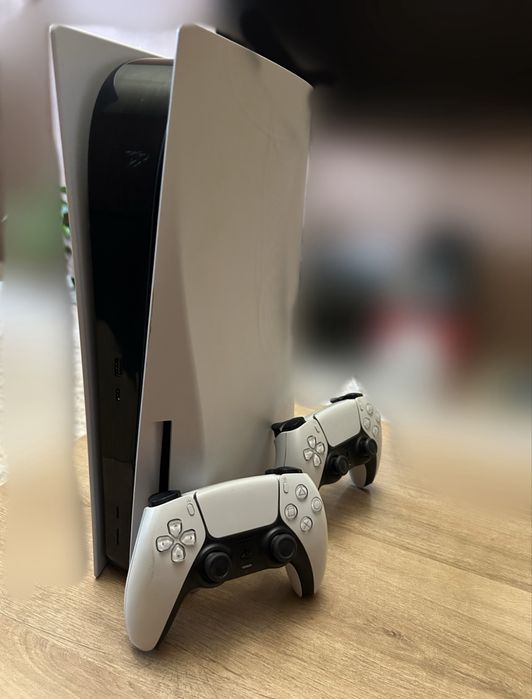 Продавам PlayStation 5 Slim  Edition – 550 €  Продавам PlayStation 5 Slim Digital Edition в перфектно състояние без забележки с два джойстика