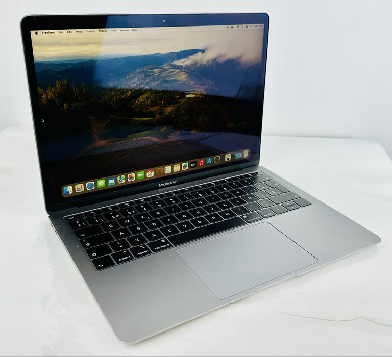 Apple MacBook Air 2019 13" i5 8RAM 128GB Space Gray ! Гаранция!