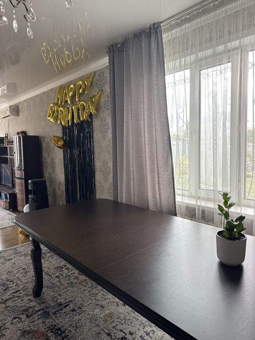Продам стол в гостиную