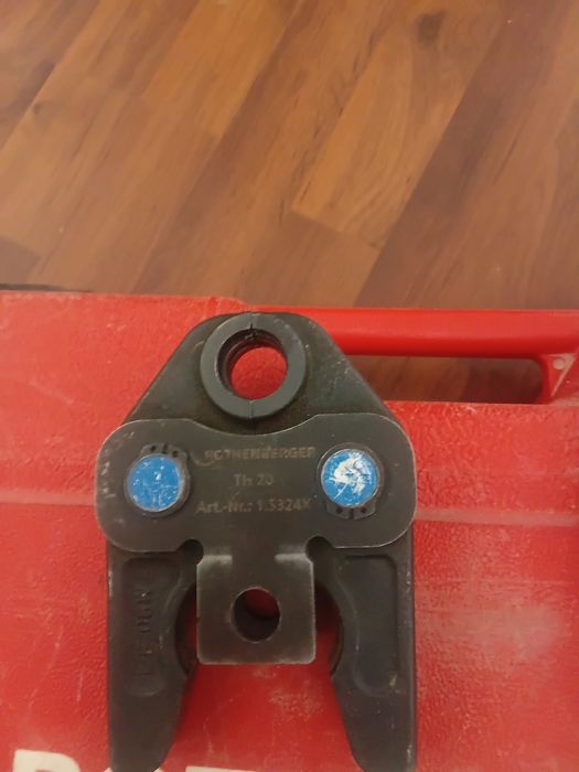 Vând  bacuri sertizare th16 și th20  pexal pt presa mare