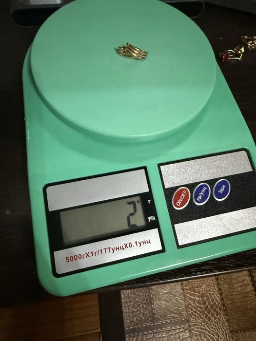 Продам золотые серьги 2 гр