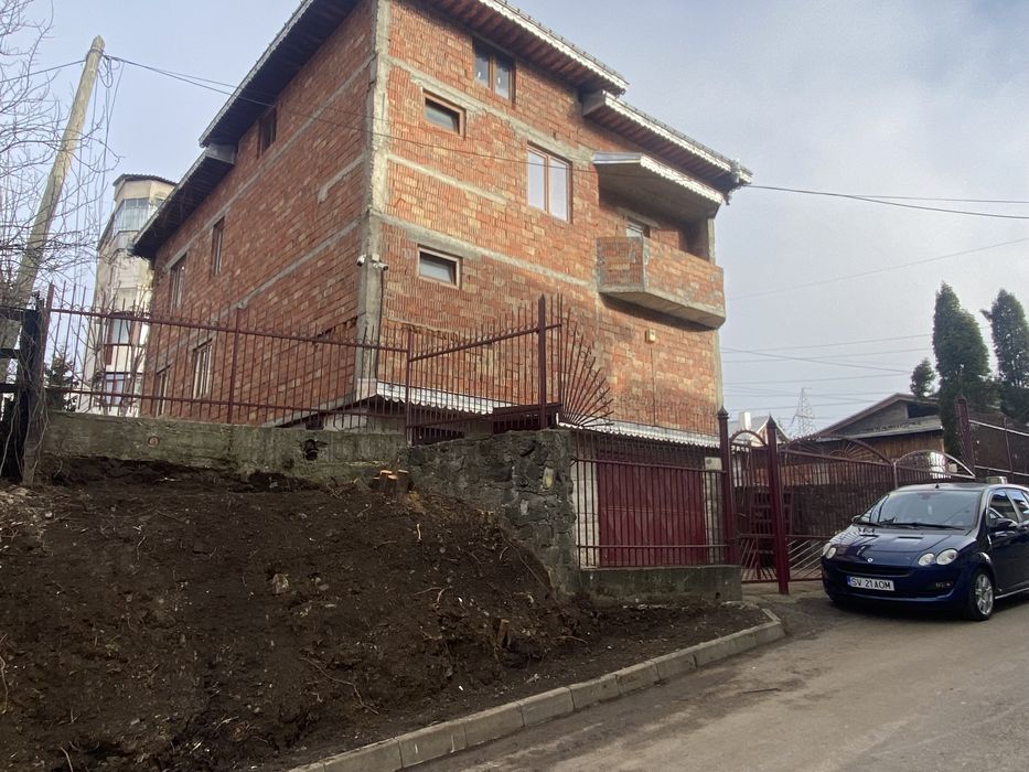 Vand / Schimb Casa la rosu 350 mp Falticeni