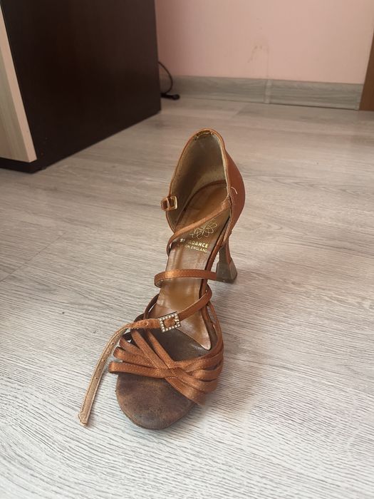 Обувки за латина